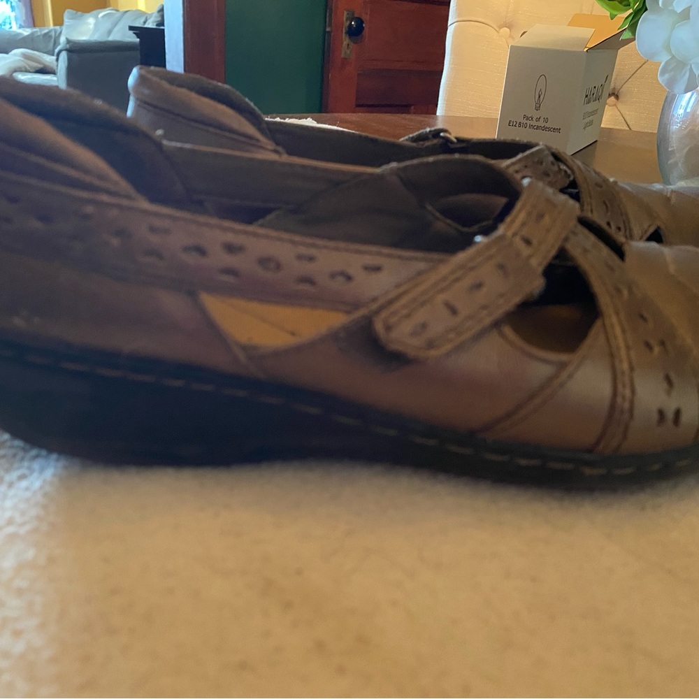 Metallic flats-